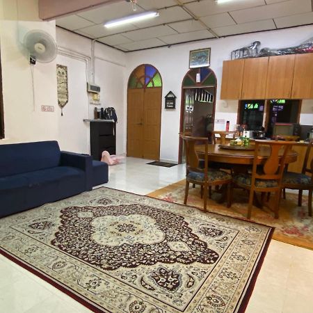 Aryaty Stay Pantai Batu Buruk Kuala Terengganu Exteriör bild